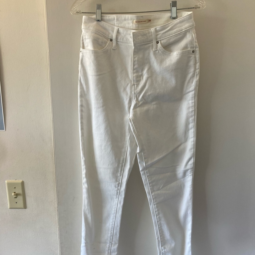 White Levi Jeans size 28